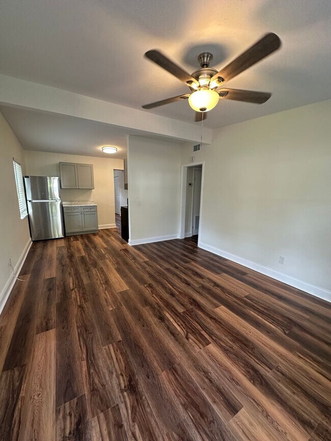 Building Photo - Newly remodeled 4 bedroom 2 bath Available...