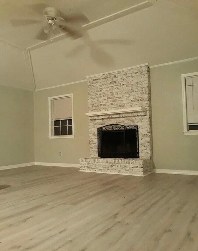 Foto del edificio - 115 Sandlewood Cir