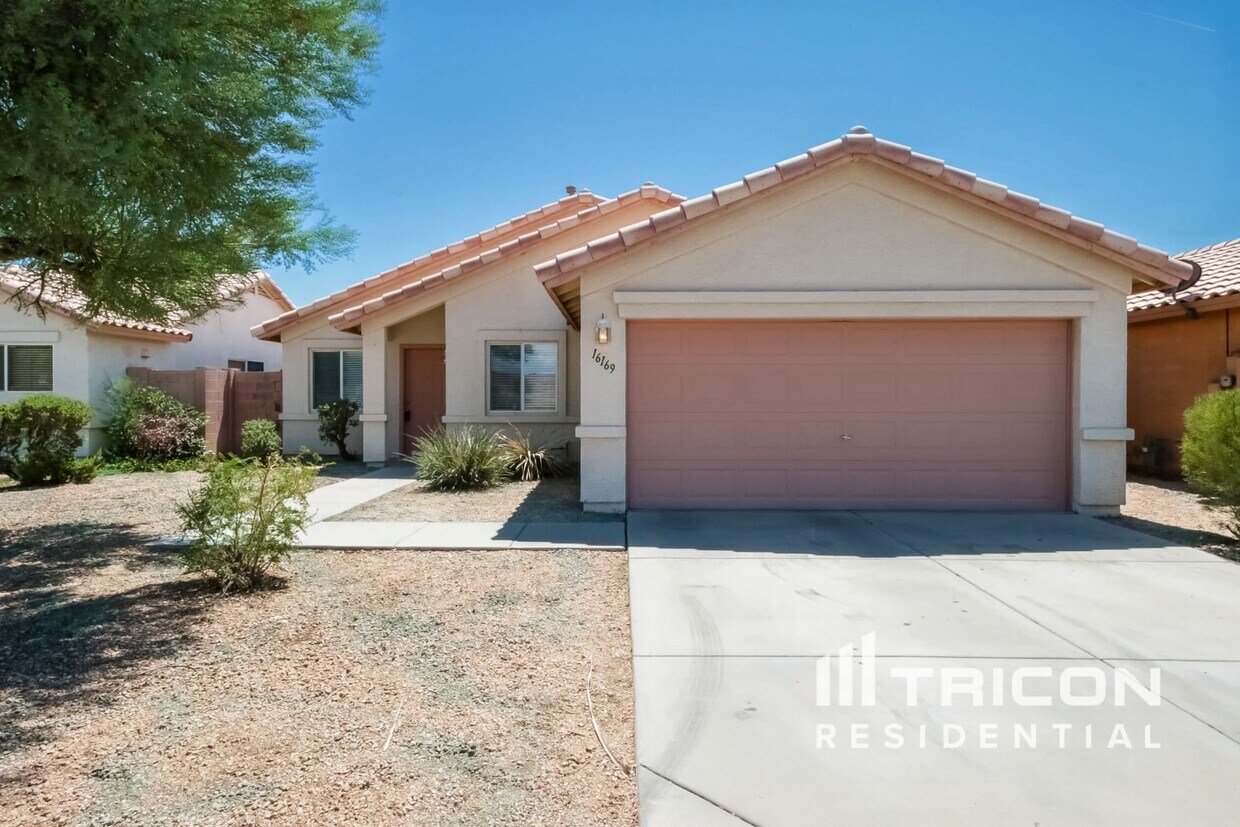 Foto principal - 16169 W Buchanan St