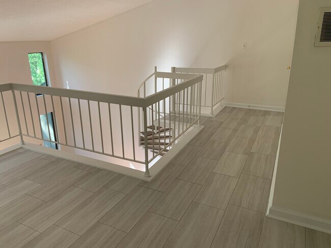 Building Photo - 9416 S Lake Ridge Dr