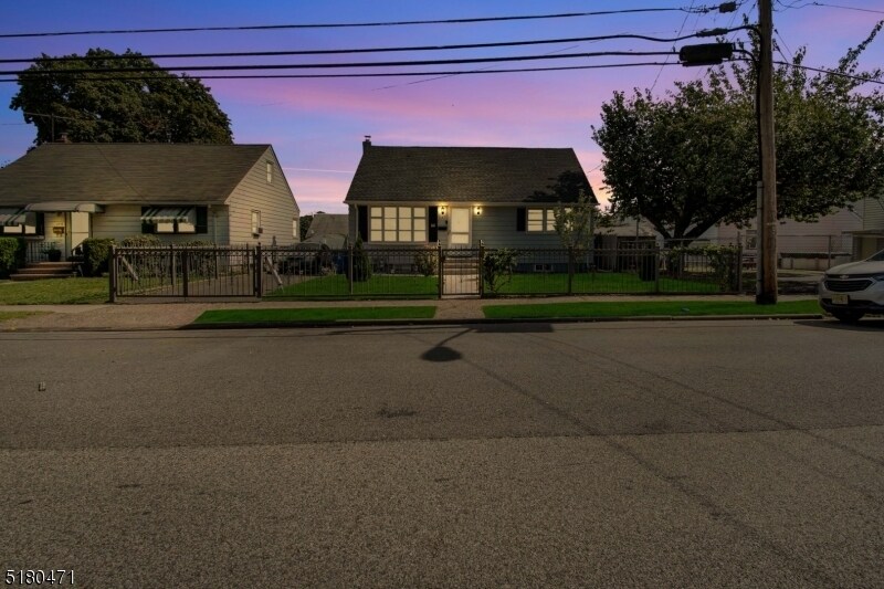 Foto principal - 1035 E 27th St