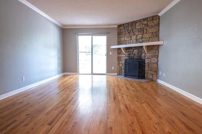 Foto del edificio - 8555 Fairmount Dr