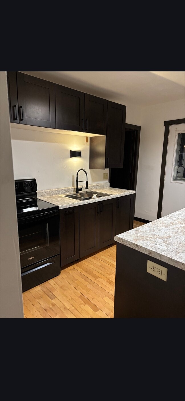 Building Photo - 270 Kaukauna St