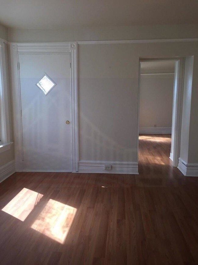 Building Photo - 11 Claremont Pl