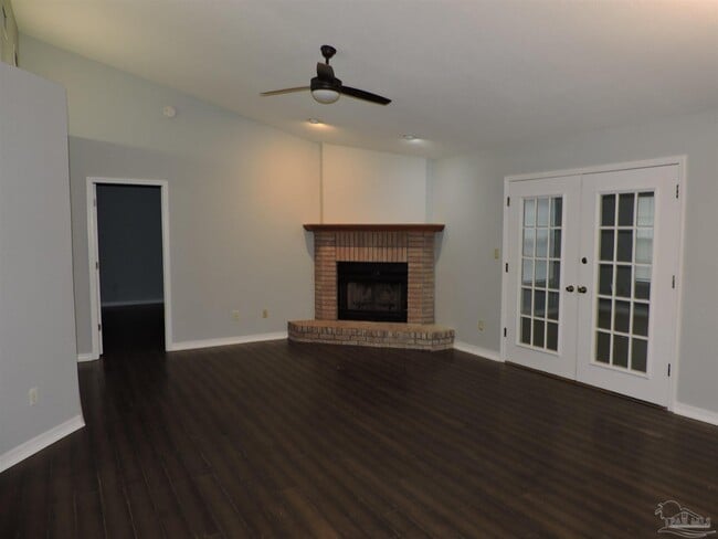 Foto del edificio - 7663 Charter Oaks Dr