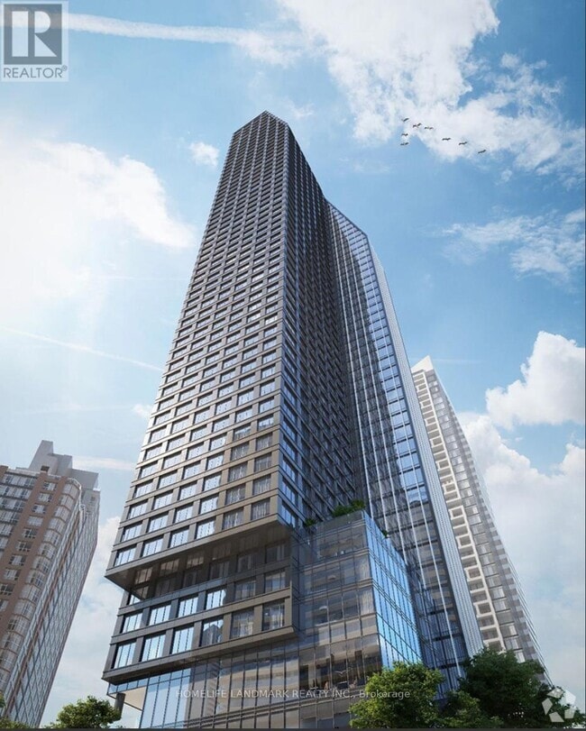 Building Photo - 8-4708 Wellesley St W