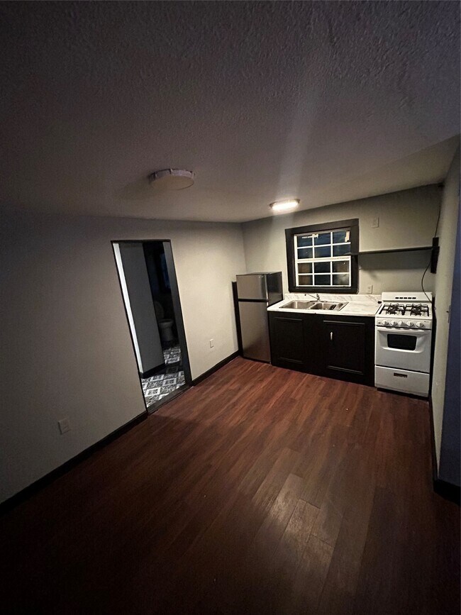 Foto del edificio - 8915 Irvington Blvd