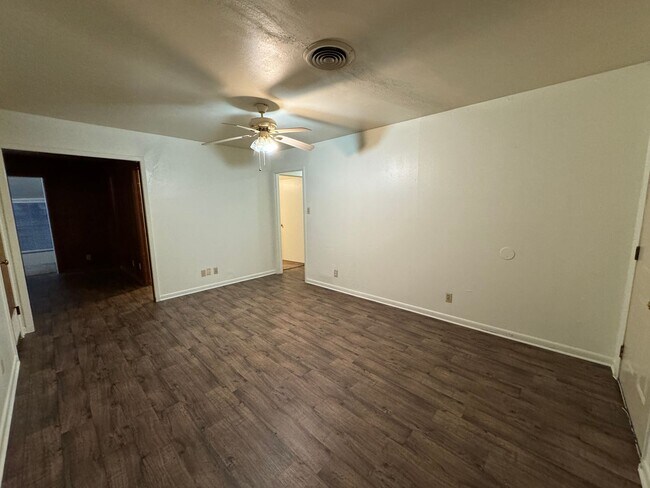 Building Photo - 360 Virtual Tour Available