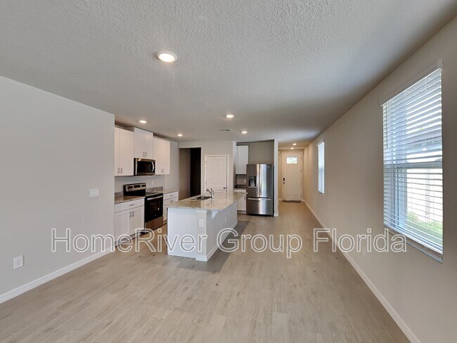 Foto del edificio - 124 Holly Bank Ave