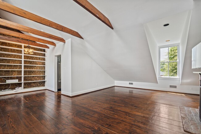 Photo - Available Now! Georgetown! Professionally ... Apartment