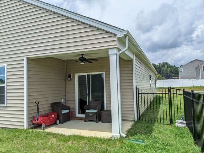 Foto del edificio - Spacious 4BR Home in Cul-de-Sac with 2-Car...