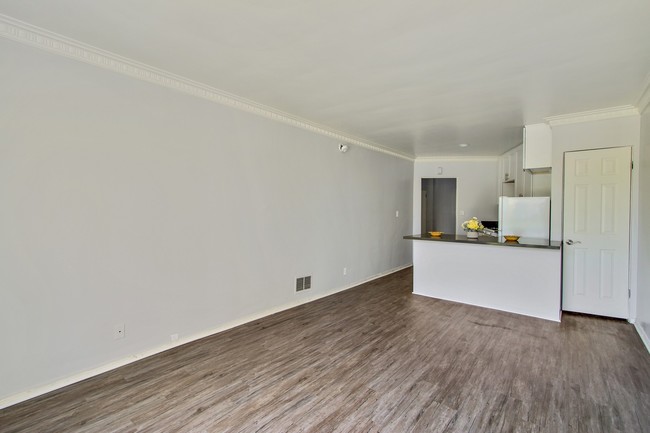 Building Photo - 628 Levering Ave