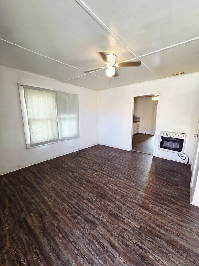 Building Photo - 1002 Runnels St