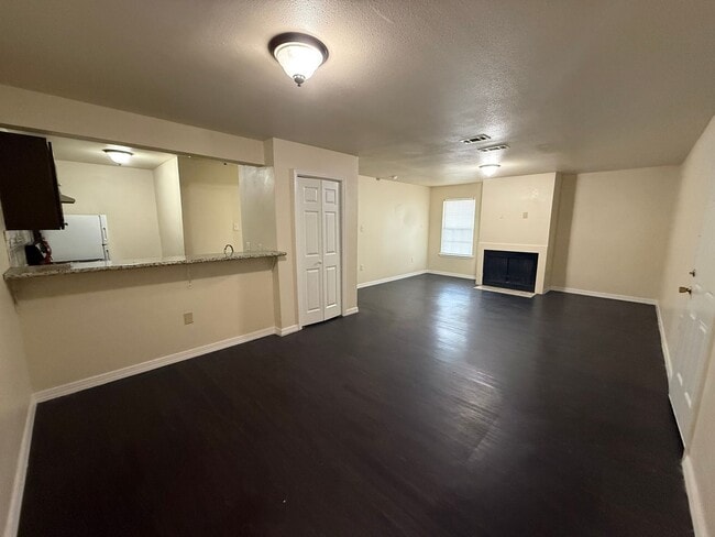 Building Photo - 1336 Jade Ave