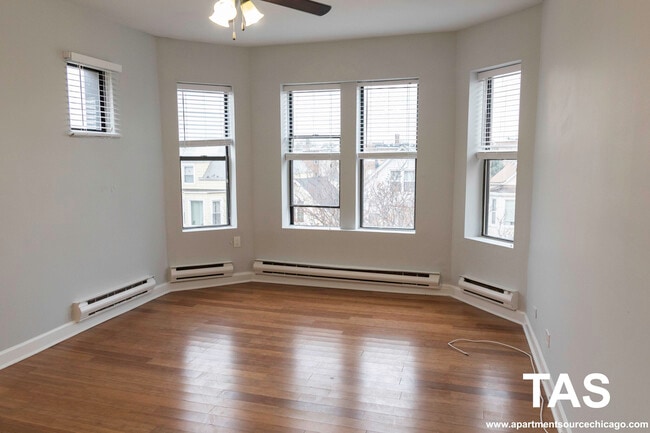 Building Photo - 3631 W Dickens Ave