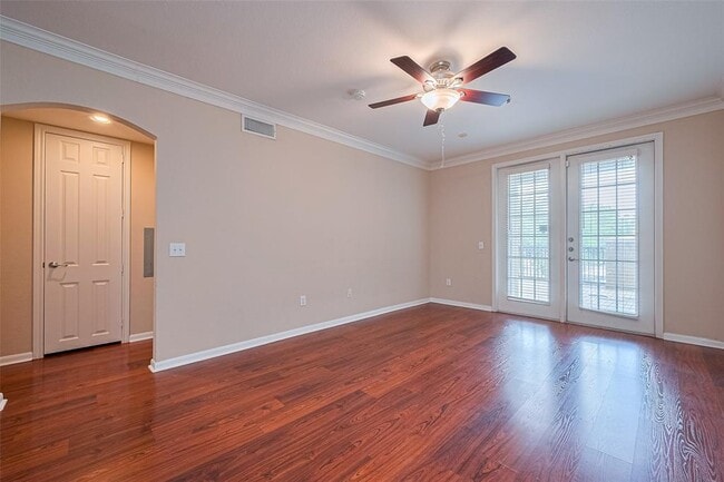 Building Photo - 7575 Kirby Dr
