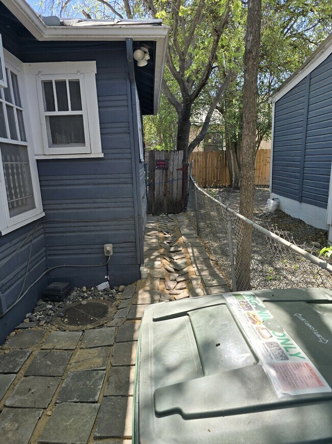 Foto del edificio - 118 Callaghan Ave