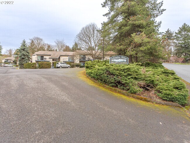Entrada de la propiedad - 1040 Columbia Ridge Dr