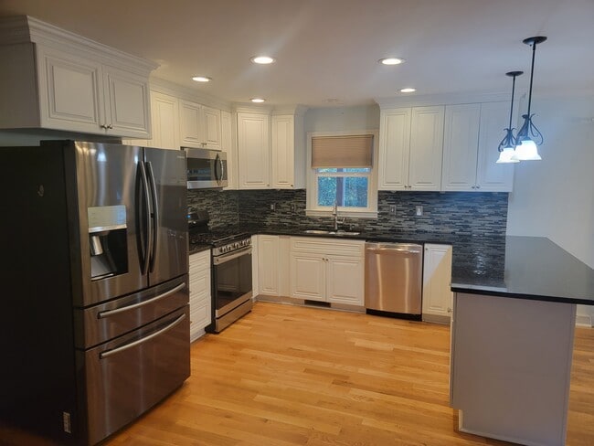 Building Photo - 100 Browning Dr