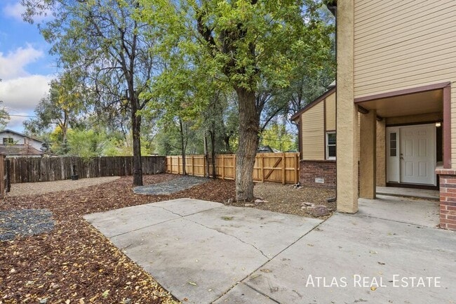 Building Photo - 143 E Longs Peak Ave