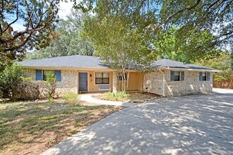 Building Photo - 1215 Clearwater Dr