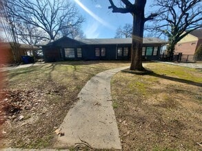 Building Photo - 500 Skyline Dr