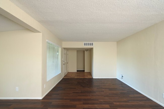 Building Photo - 2623 W Morten Ave