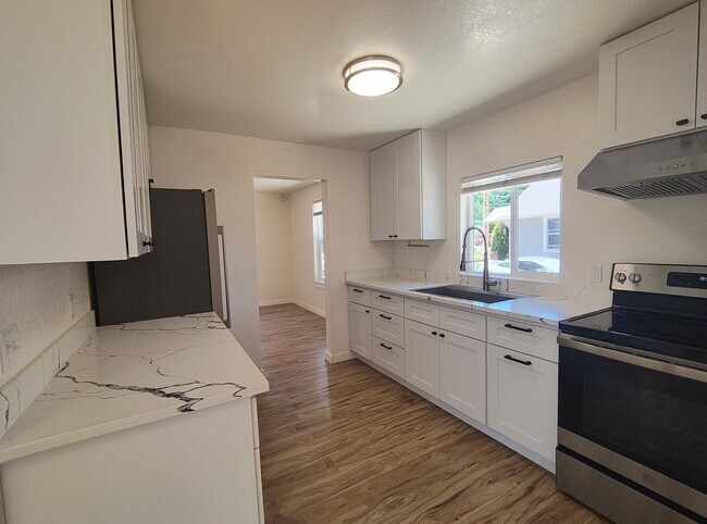 Foto del edificio - Adorable 2 Bedroom 1 Bath Single Story Hou...