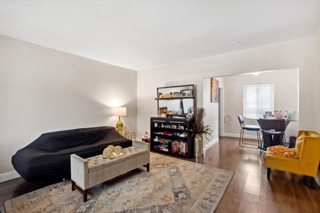 Building Photo - Biscayne Park Duplex