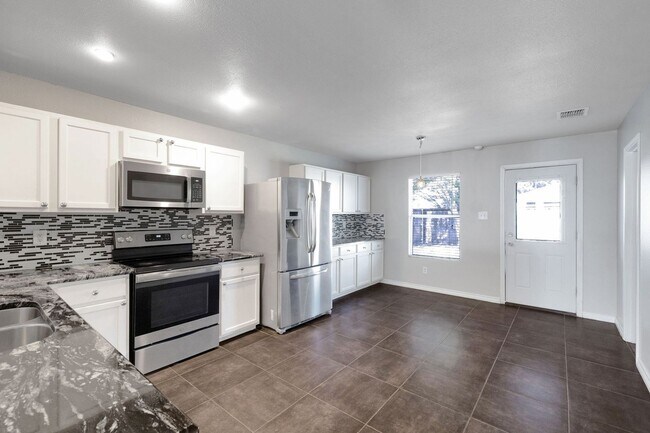 Foto del edificio - Charming 3BR House for Lease in Little Elm