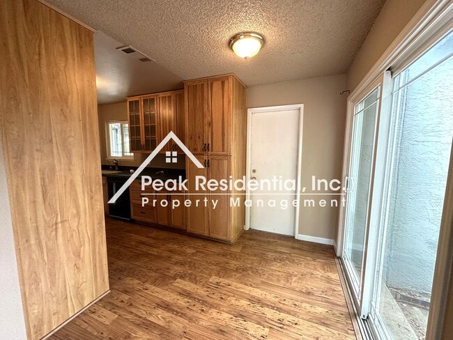 Building Photo - Charming Elk Grove 3bd/2ba House with 2 Ca...