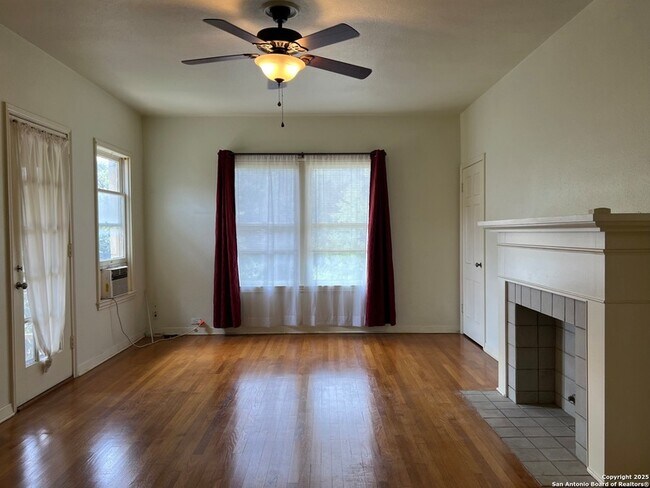 Foto del edificio - 249 E Lullwood Ave