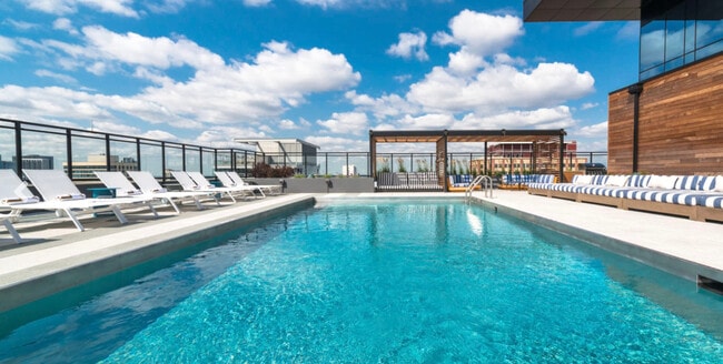 Foto del edificio - 1080 W Addison St