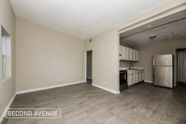 Building Photo - 2646 Lantana Ave