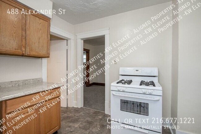 Building Photo - 488 Alexander St
