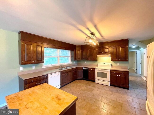Foto del edificio - 10960 Earnshaw Ln