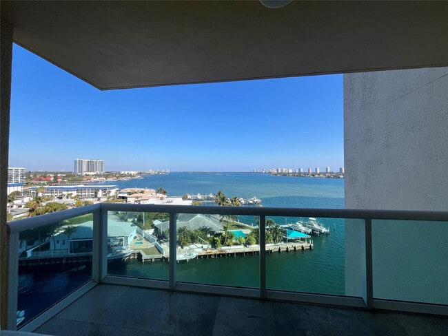 Building Photo - 2650 Lake Shore Dr