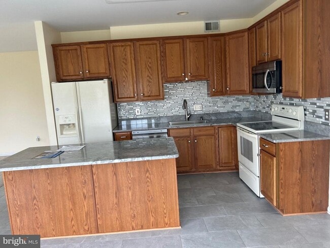 Building Photo - 11131 Kira Ct