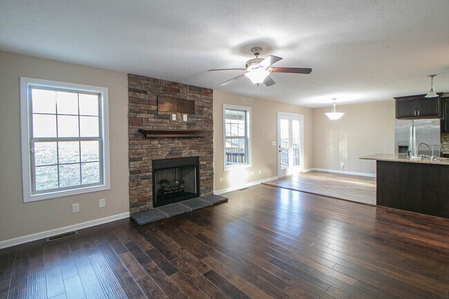 Building Photo - 1411 Freedom Dr
