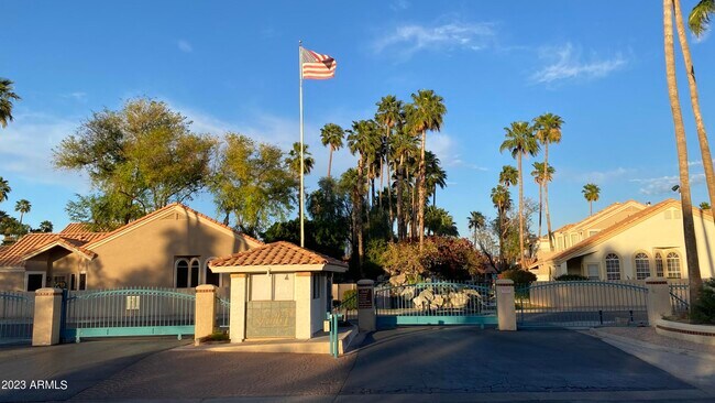 Foto del edificio - 1345 W Crystal Springs Dr