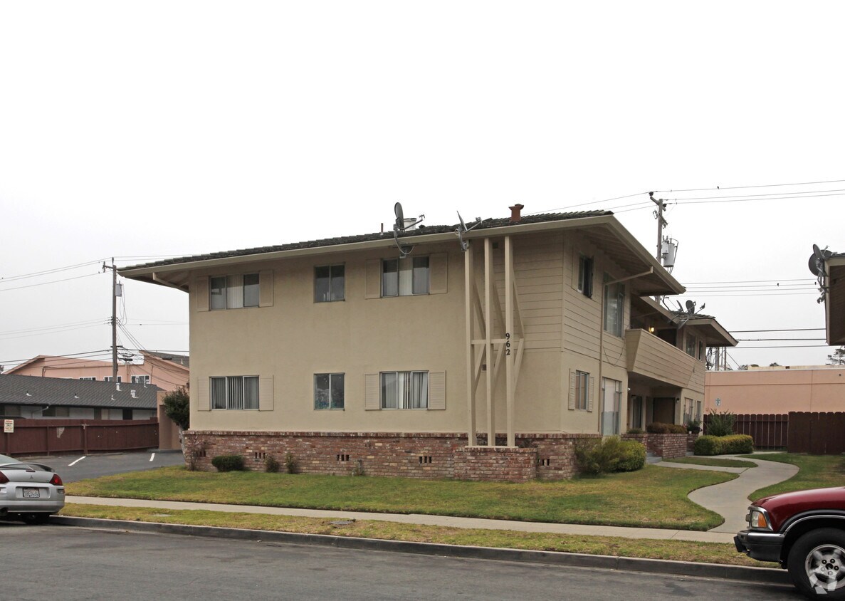 Building Photo - 962 Lupin Dr