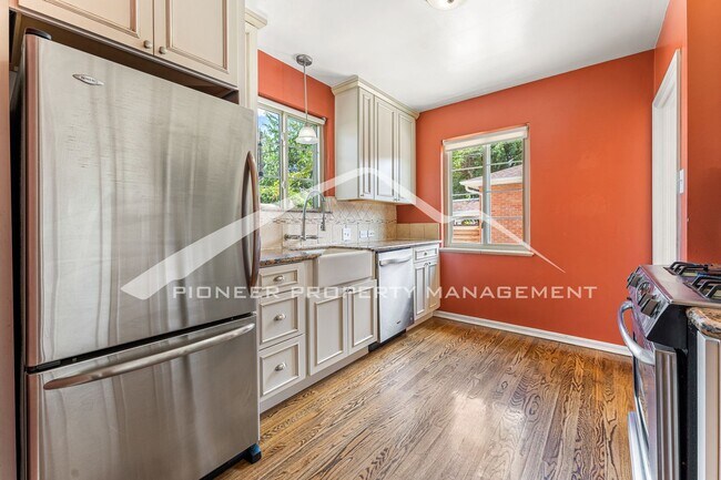 Foto del edificio - Breathtaking 4 Bedroom Hilltop Home!