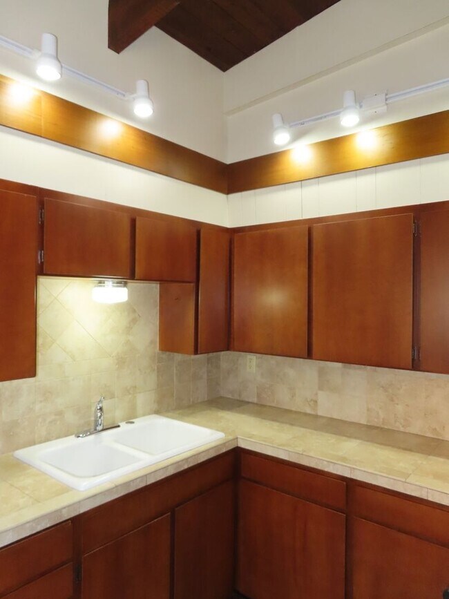 Building Photo - 440