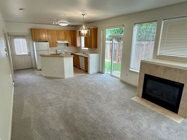 Foto del edificio - Spacious 2-Bedroom, 2-Bath Townhome with Primary Suite in Happy Valley