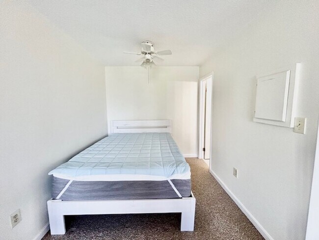Foto del edificio - Convenient, beautiful, fully furnished and...