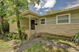 Building Photo - 603 Zennia St