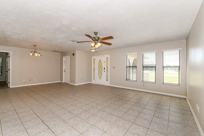 Building Photo - 1705 SE 8th Terrace