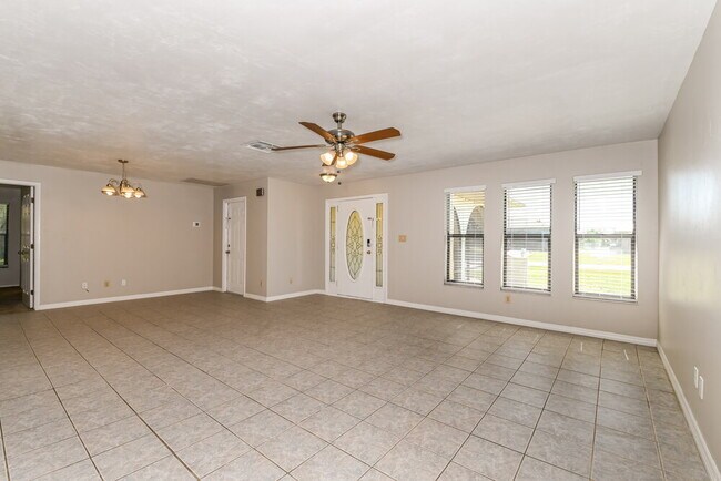 Foto del edificio - 1705 SE 8th Terrace