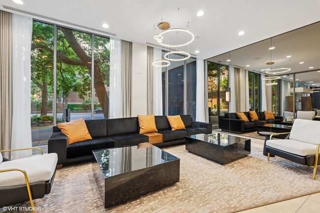 Foto del edificio - 1255 N Sandburg Terrace