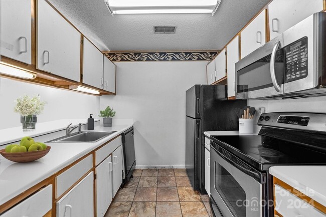 Building Photo - 9551 University Terrace Dr
